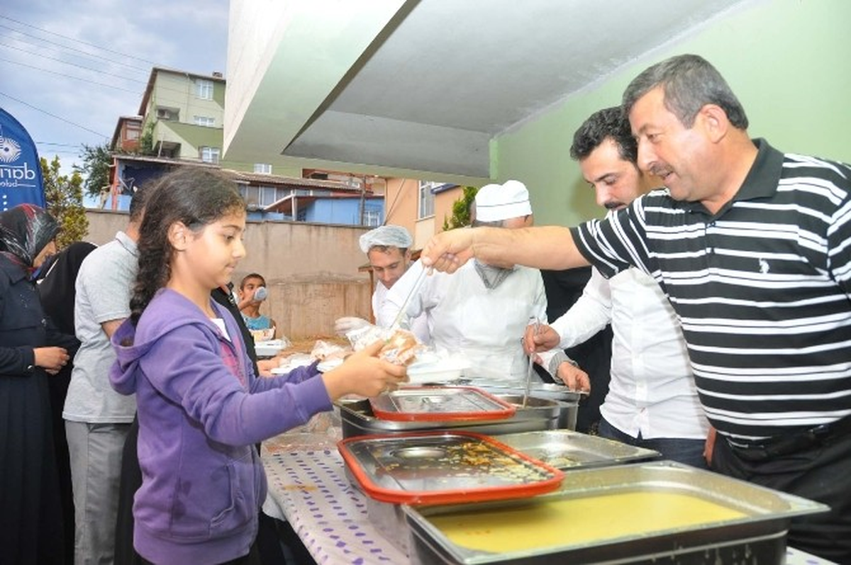 Darıca\'da Mahalle İftarları Devam Ediyor