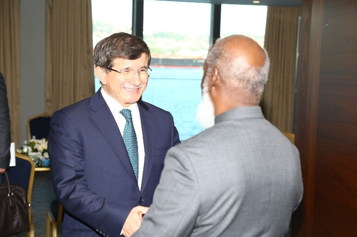 Davutoğlu Belizeli Mevkidaşı ile Bir Araya Geldi