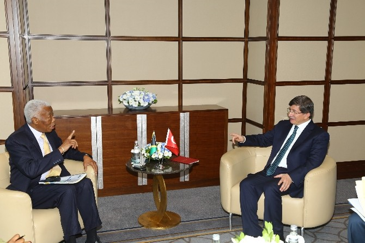 Davutoğlu, Jamaıkalı Mevkidaşı Arnold Nıcholson ile Biraraya Geldi