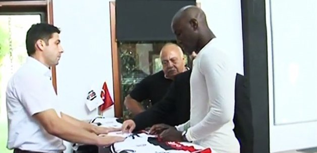 Demba Ba, Beşiktaş\'ın Tesislerini Gezdi