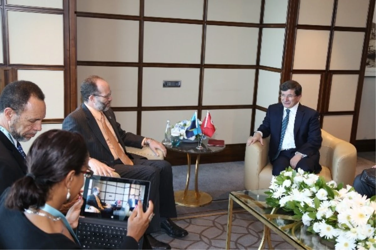 Dışişleri Bakanı Davutoğlu, Carıcom Genel Sekreteriyle Görüştü