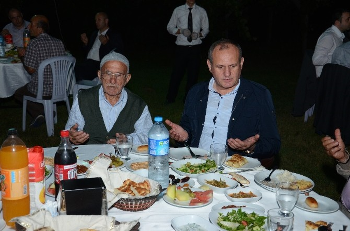 Düzce Belediye Meclisi Caymaz\'ın Evine Konuk Oldu