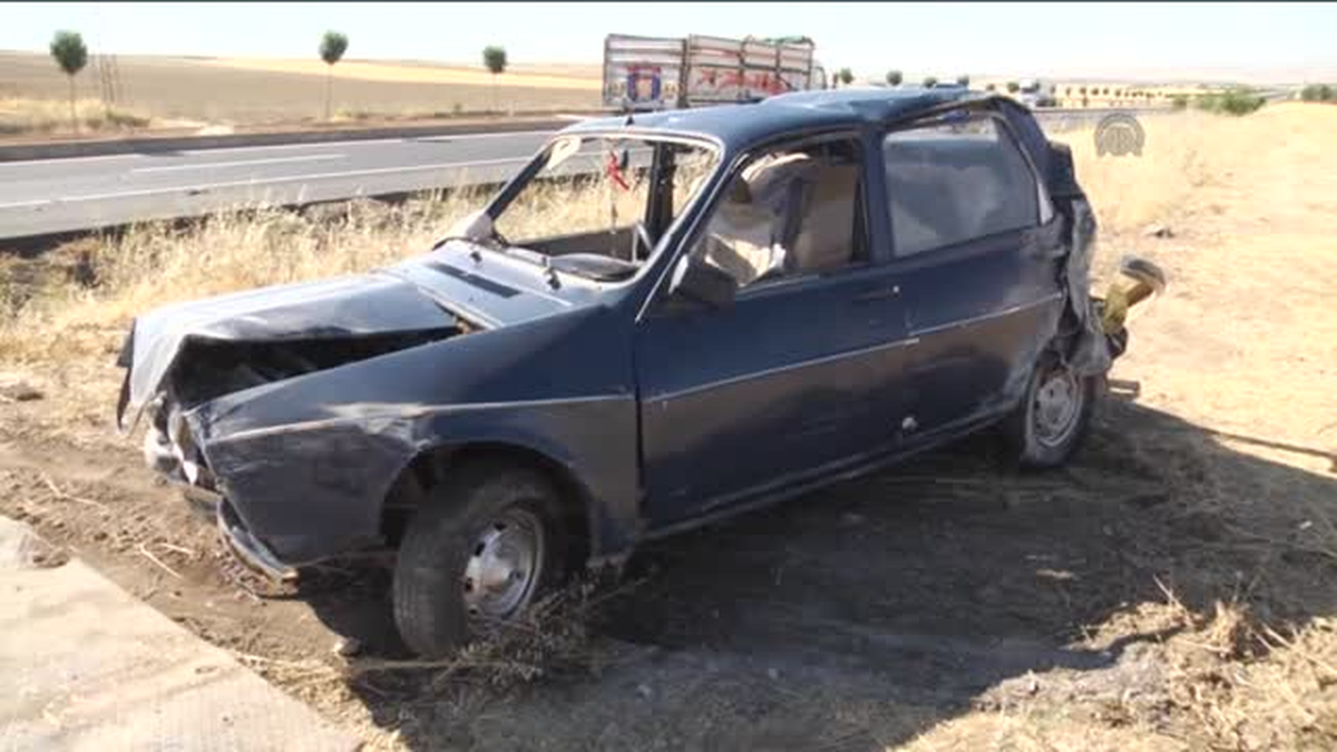 Kamyon İle Otomobil Çarpıştı: 5 Yaralı