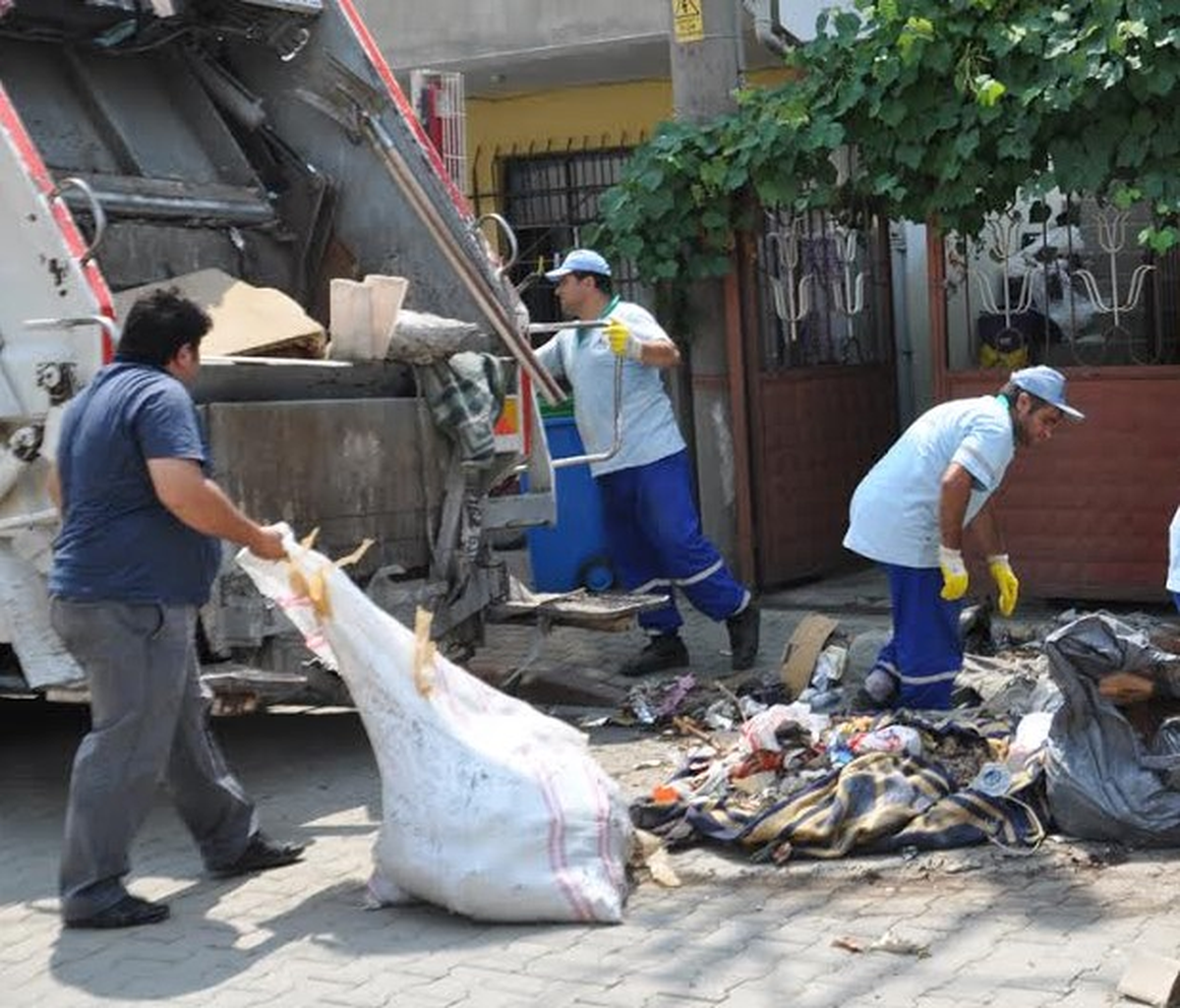 Kartepe\'de Çöp Ev Temizlendi