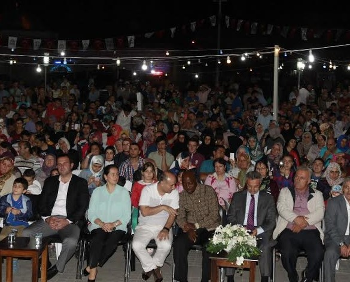 Meydanda Şiir ve Naat Dolu Bir Akşam
