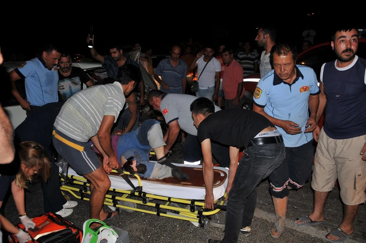 Muğla\'da Zincirleme Trafik Kazası: 3 Yaralı