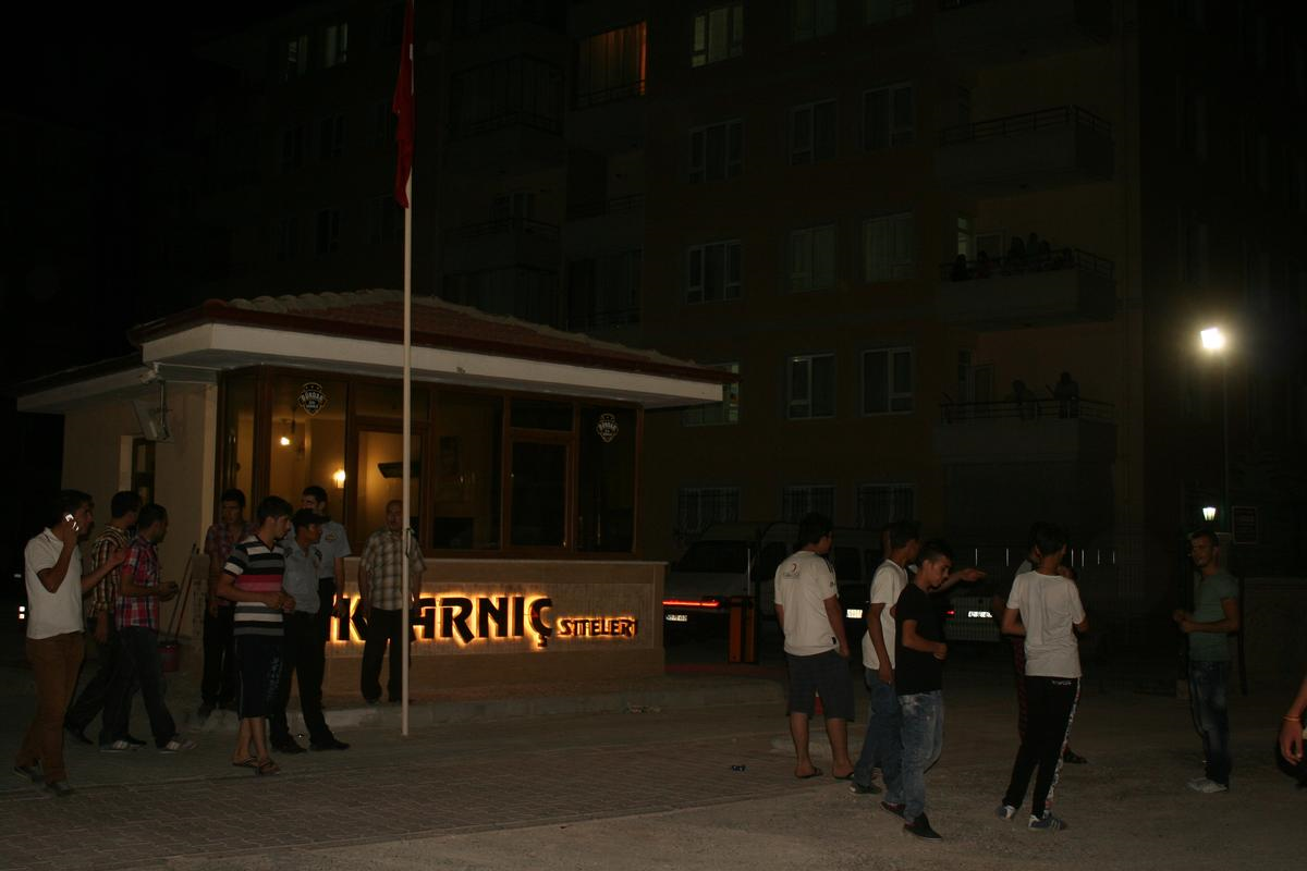 Şakalaştığı Arkadaşını Bıçakladı