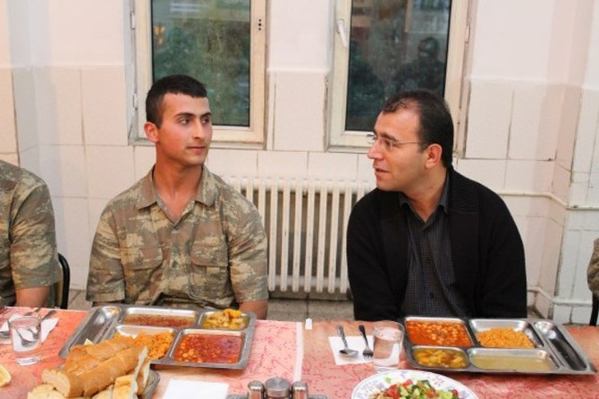 Selim Kaymakamı Mehmetçikle İftarını Açtı