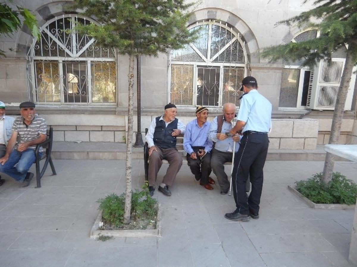Sorgun Emniyeti\'nden Telefon Dolandırıcılığı ve Madde Bağımlılığı Konusunda Broşürlü Uyarı