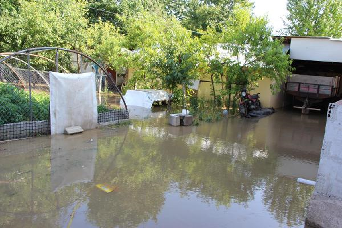Su Borusu Patladı, Etrafı Sular Bastı