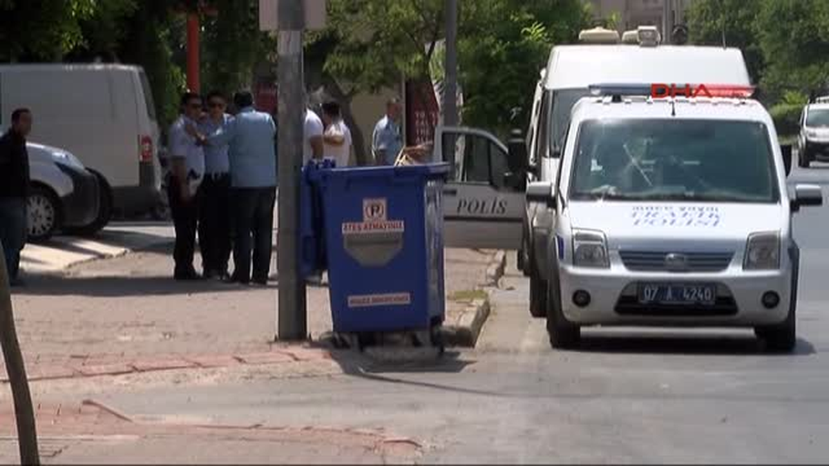 Şüpheli Pakete Yaklaşan Kadın Panik Yarattı