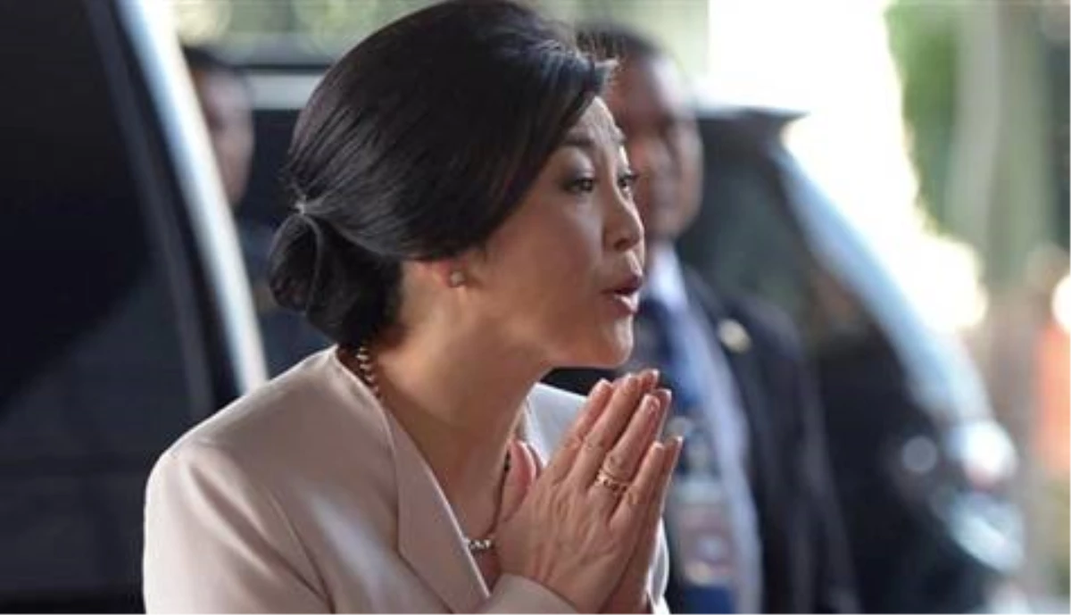 Tayland\'ta Cunta Eski Başbakanı Yinglak\'ın Yurtdışı Yasağı Kalkıyor
