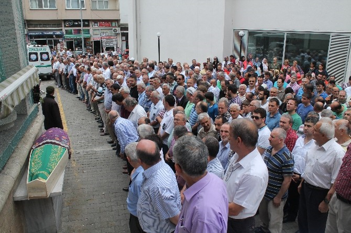 Trafik Kazasında Hayatını Kaybeden Volkan Konak\'ın Teyzesi Neziha Karahasanoğlu Defnedildi