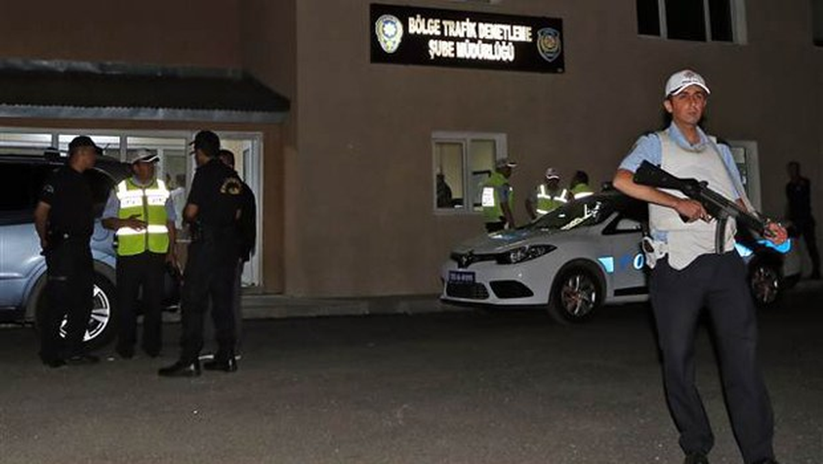 Trafik Şubesine Saldıran Gruba Polis Müdahalesi: 2 Yaralı