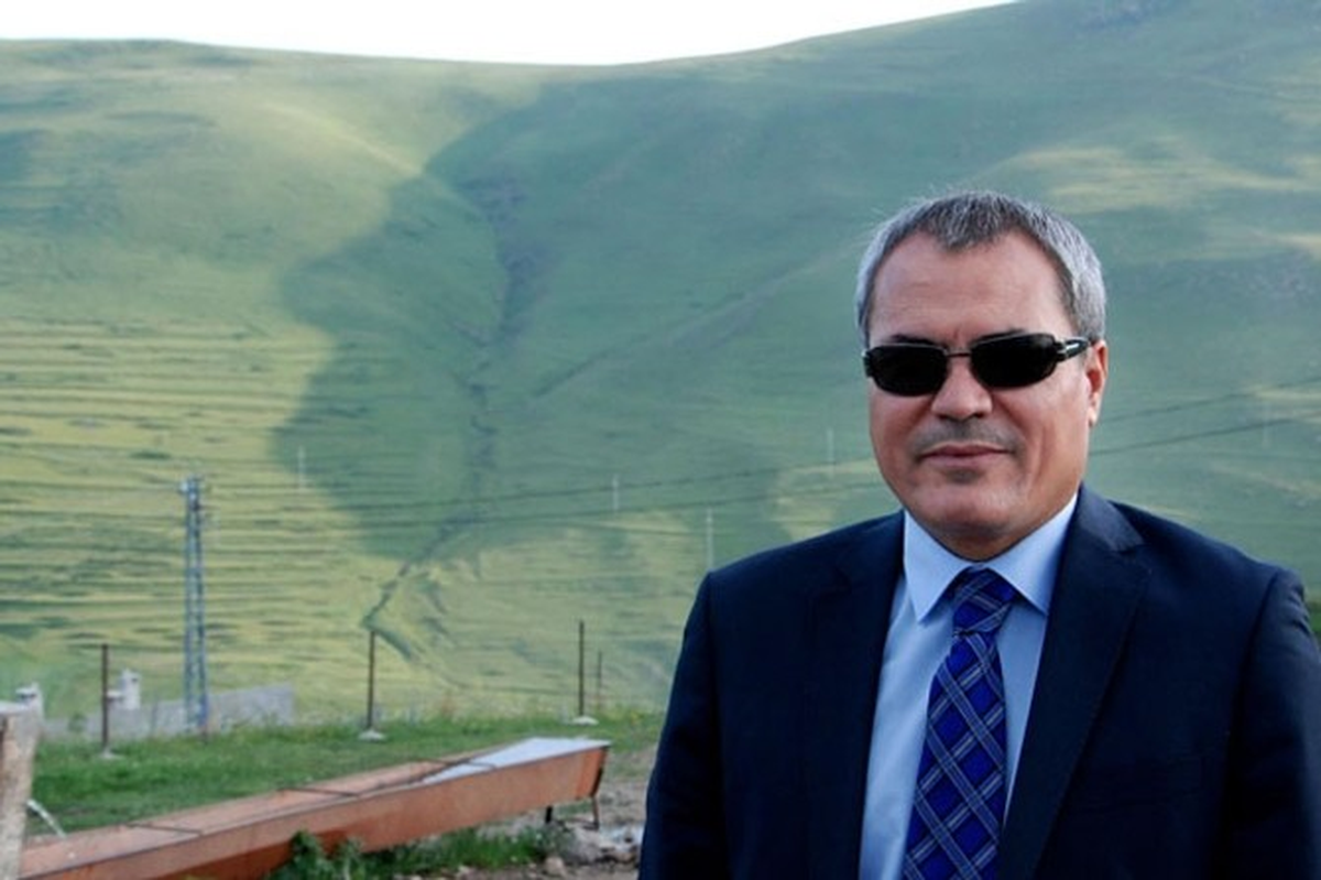 Vali Deniz Karadağ Sırtlarına Yansıyan Atatürk Siluetini İzledi