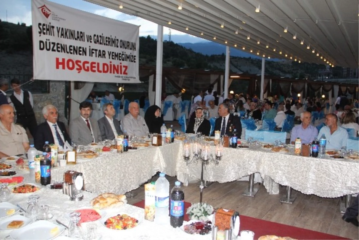 Vali Orhan Alimoğlu Şehit Aileleri ve Gazilerle İftarda Buluştu