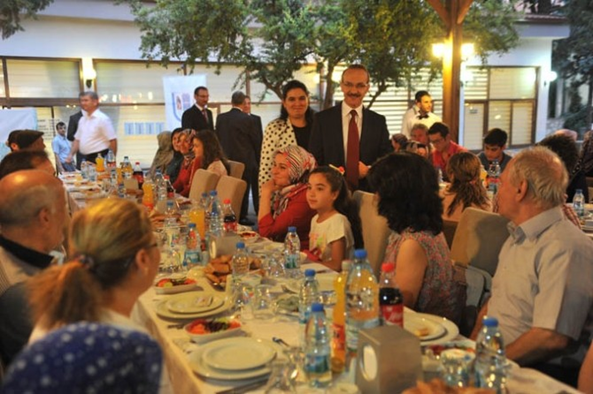 Vali Seddar Yavuz Şehit Aileleri ve Yakınlarına İftar Verdi