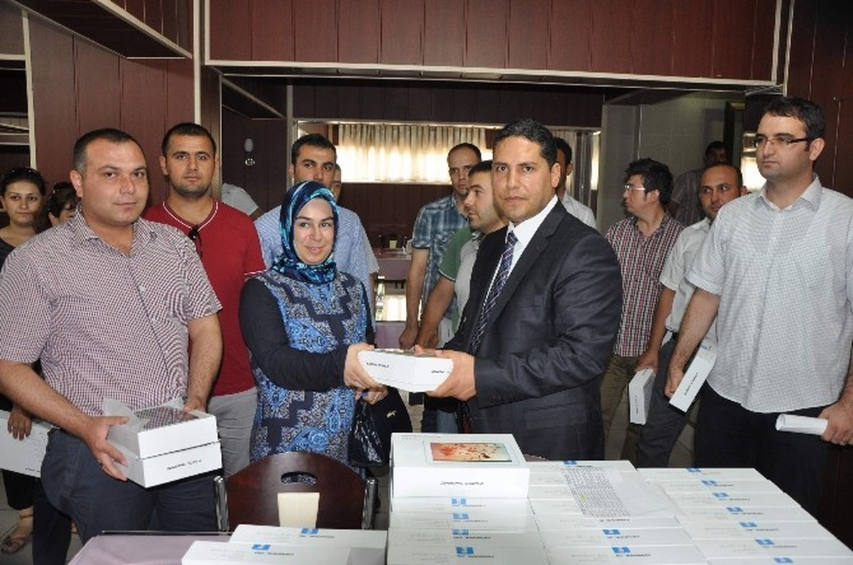 Veteriner ve Ziraat Mühendislerine Tablet Dağıtıldı