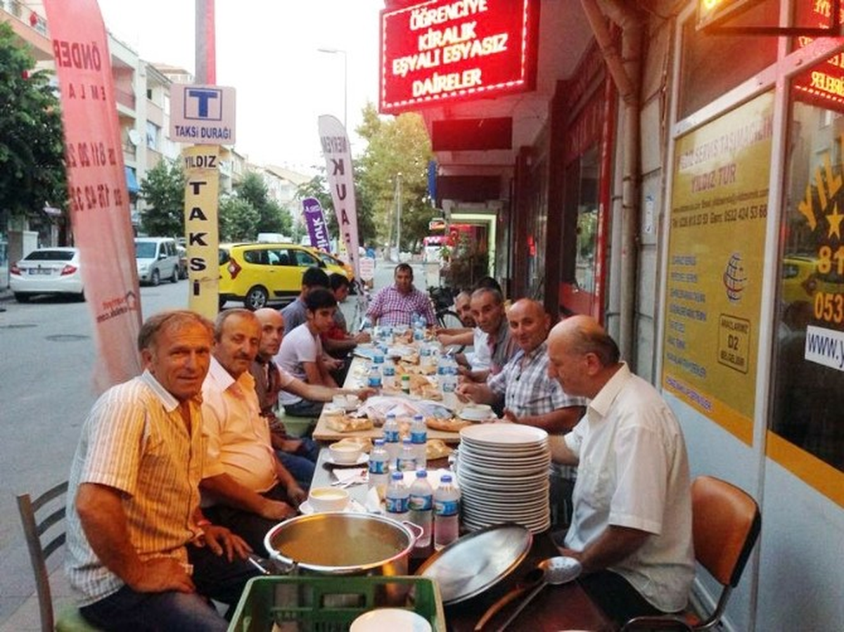 Yalova\'da 30 Yıldır Süren Toplu İftar