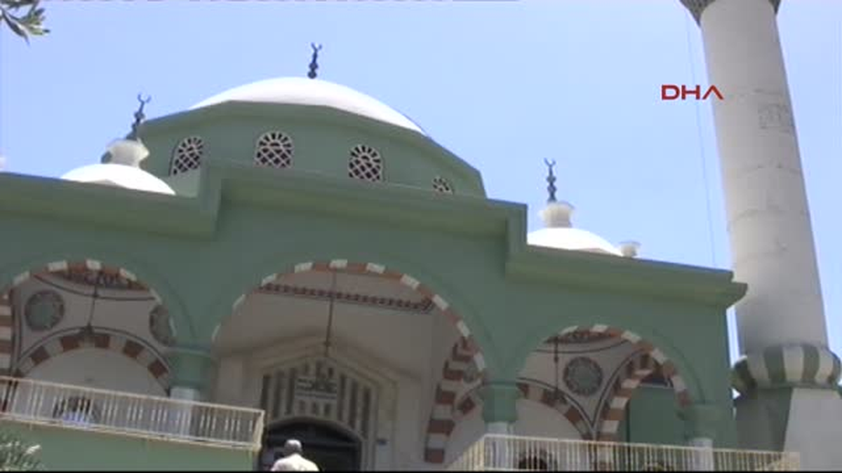 Yeni Doğmuş 5 Köpek Yavrusunu Cami Avlusuna Terk Ettiler