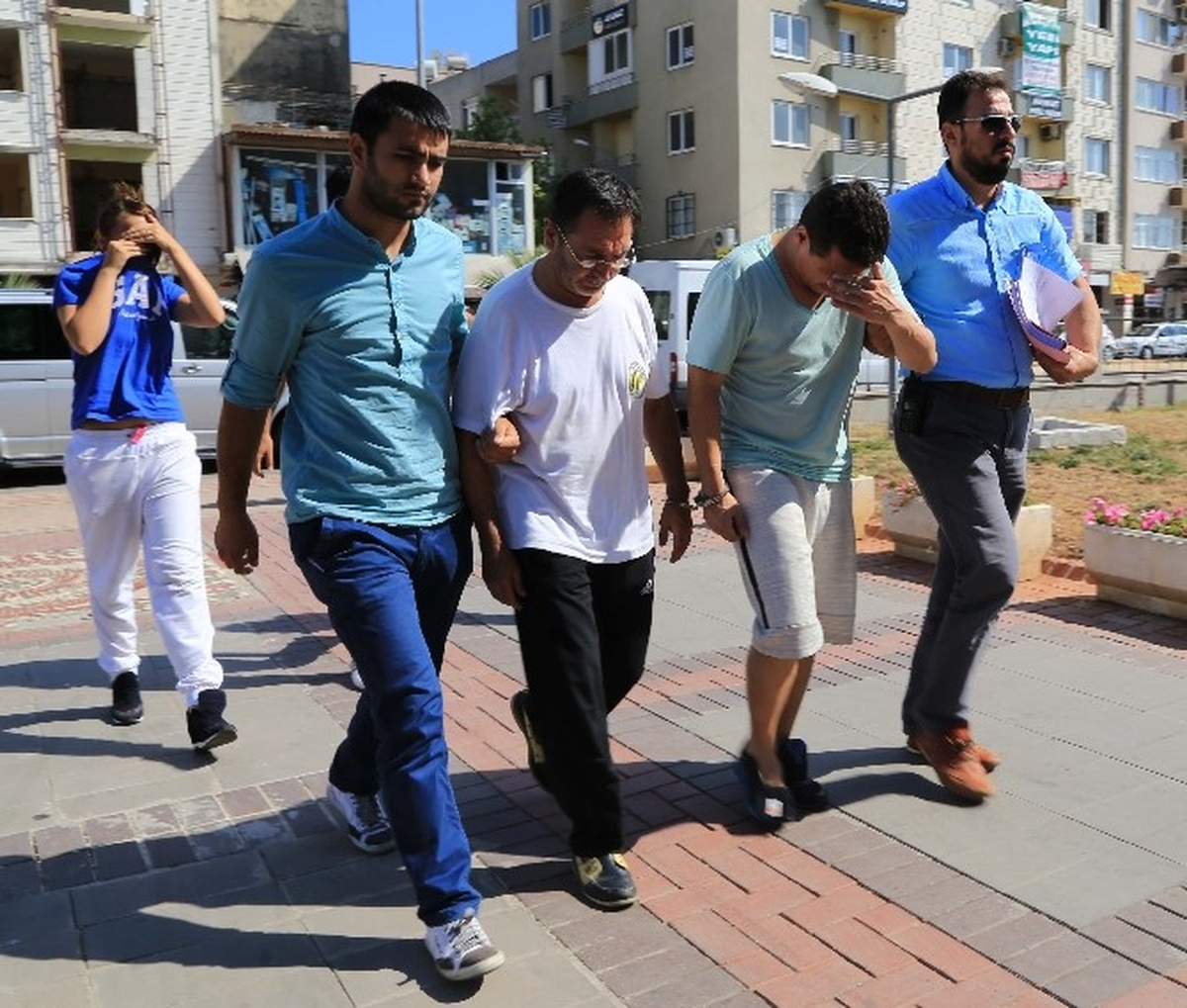 Mersin\'de Otomabilden 102 Bin Lirayı Çaldılar