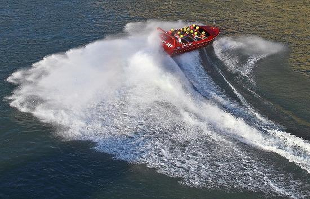 11 Kişilik "Jetbot", Turistlerin İlgi Odağı Oluyor