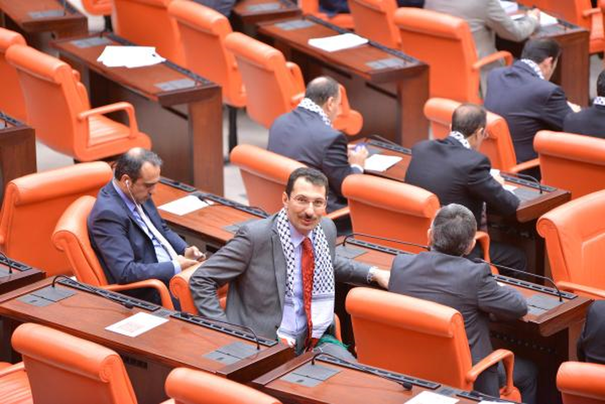 AK Parti Milletvekilleri Meclis\'e Filistin Atkılarıyla Katıldı