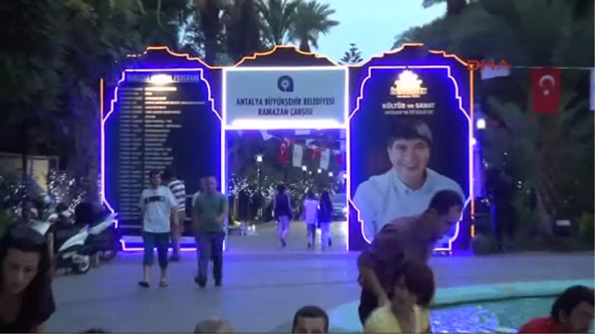 Antalya\'da İşten Atılan İşçiler İçin Yeryüzü Sofrası