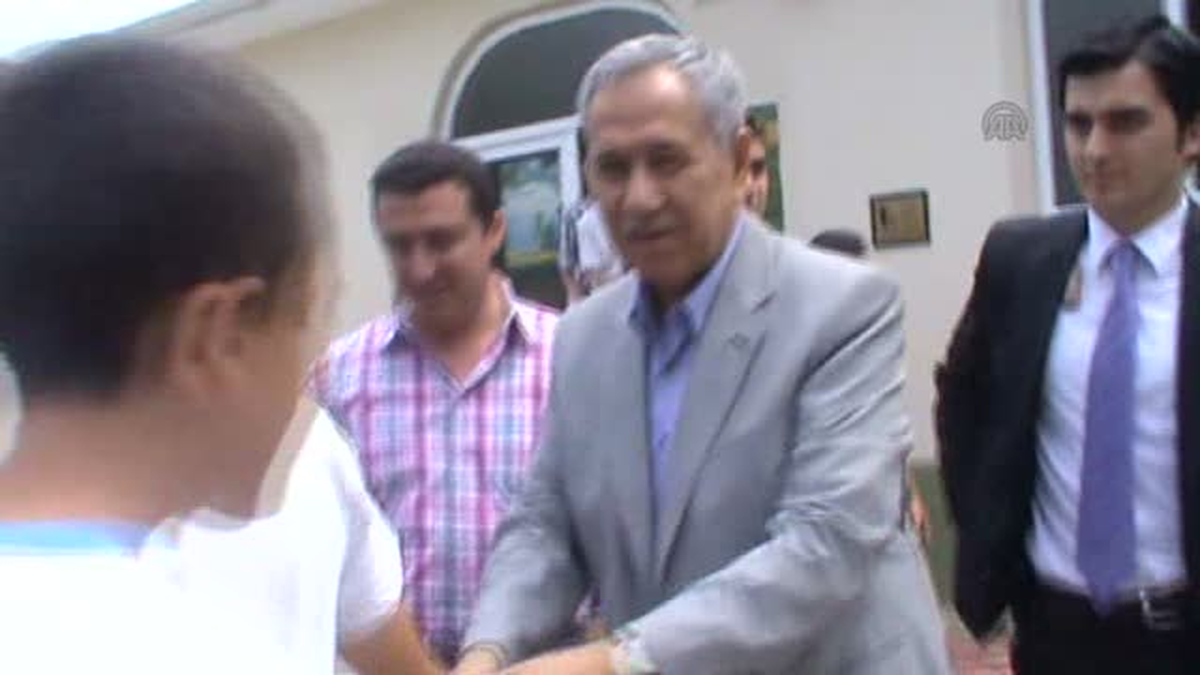 Bülent Arınç Bozüyük'te Cuma Namazı Kıldı