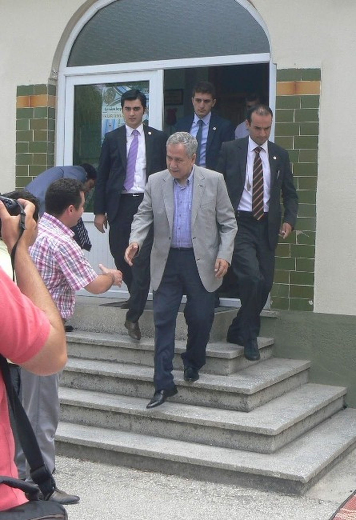 Arınç Cuma Namazını Bozüyük\'te Kıldı