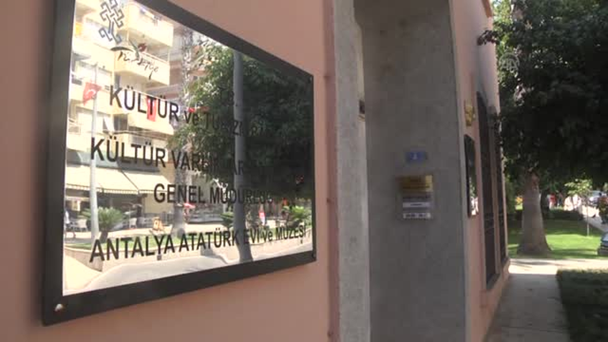 Atatürk Müzesi\'ne ziyaretçi ilgisi -