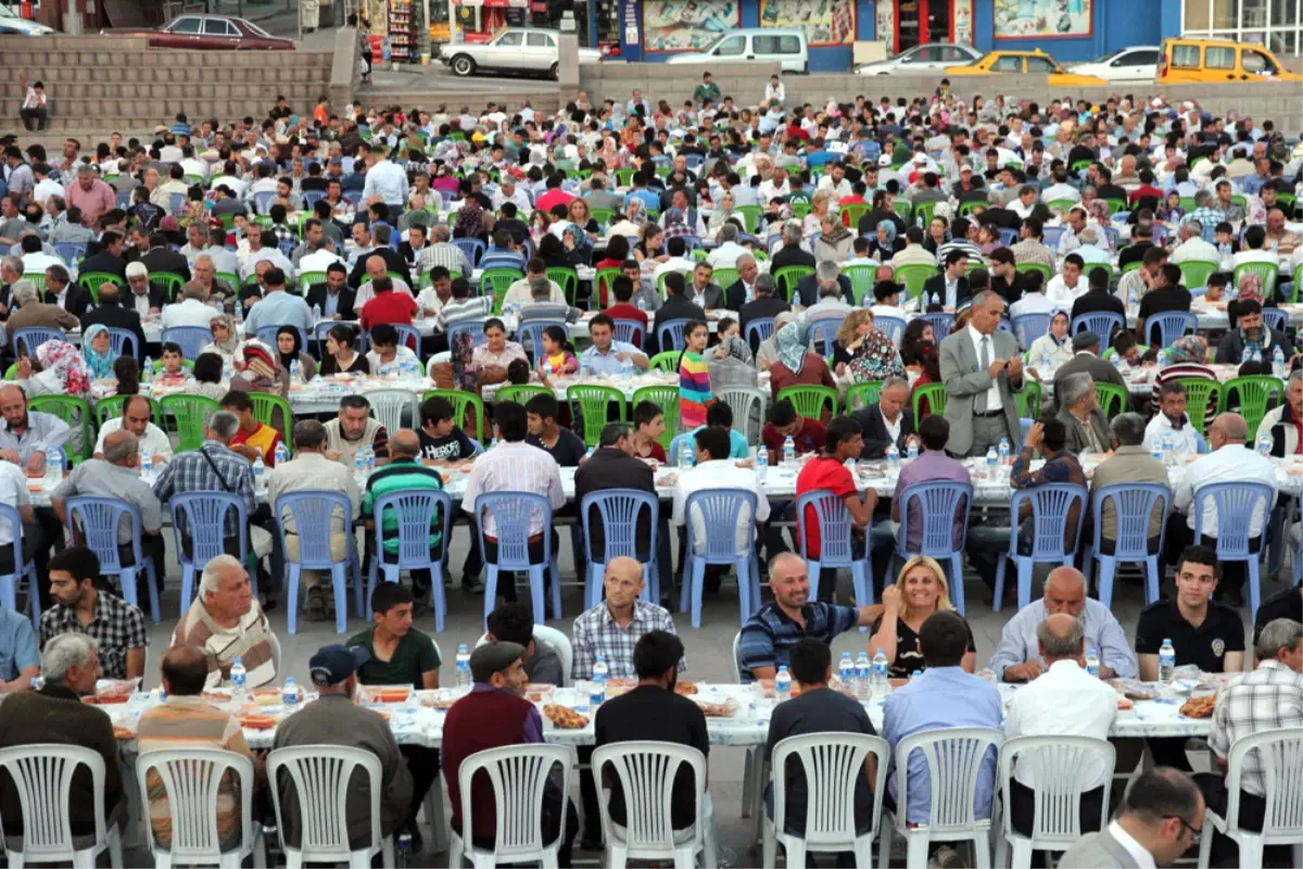 Bozok Bekeket Kervanı Çayıralan\'da 2 Bin Kişiye İftar Verdi