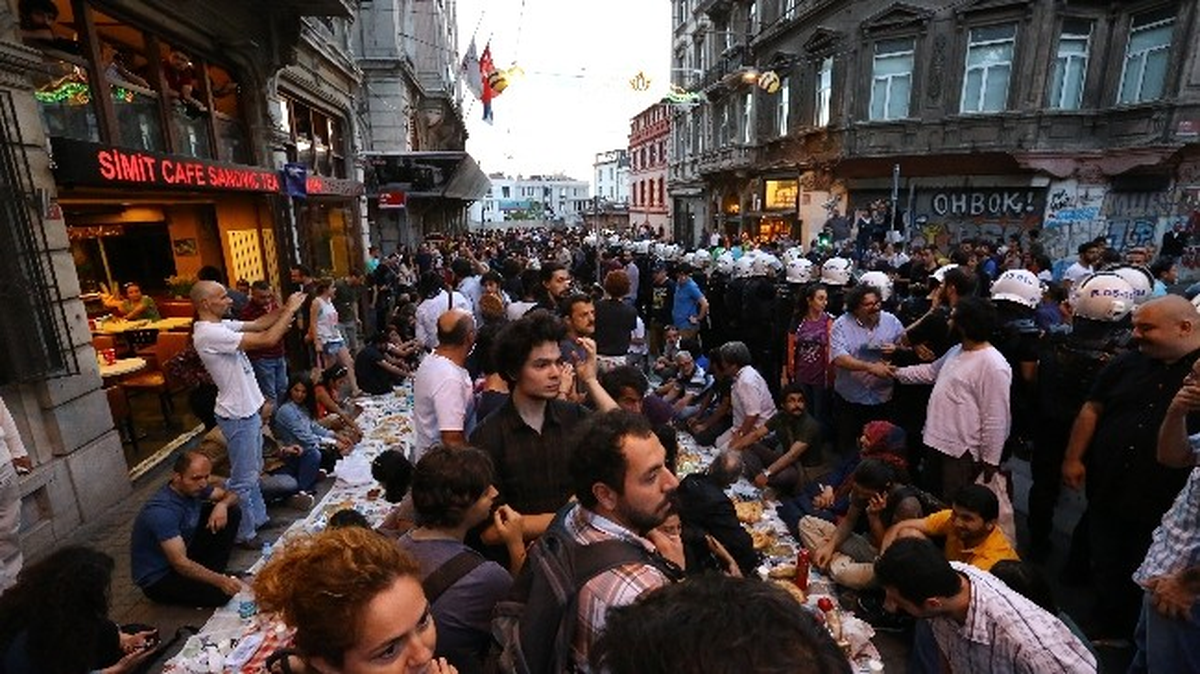 Kılıçdaroğlu 6 Bin Kişilik Yeryüzü İftar Sofrası\'na Katıldı