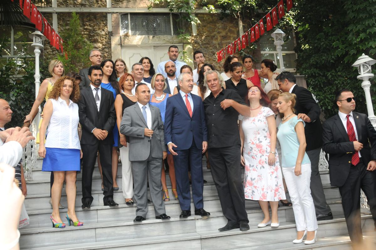 Kılıçdaroğlu, Tarık Akan\'ın Okulunu Ziyaret Etti
