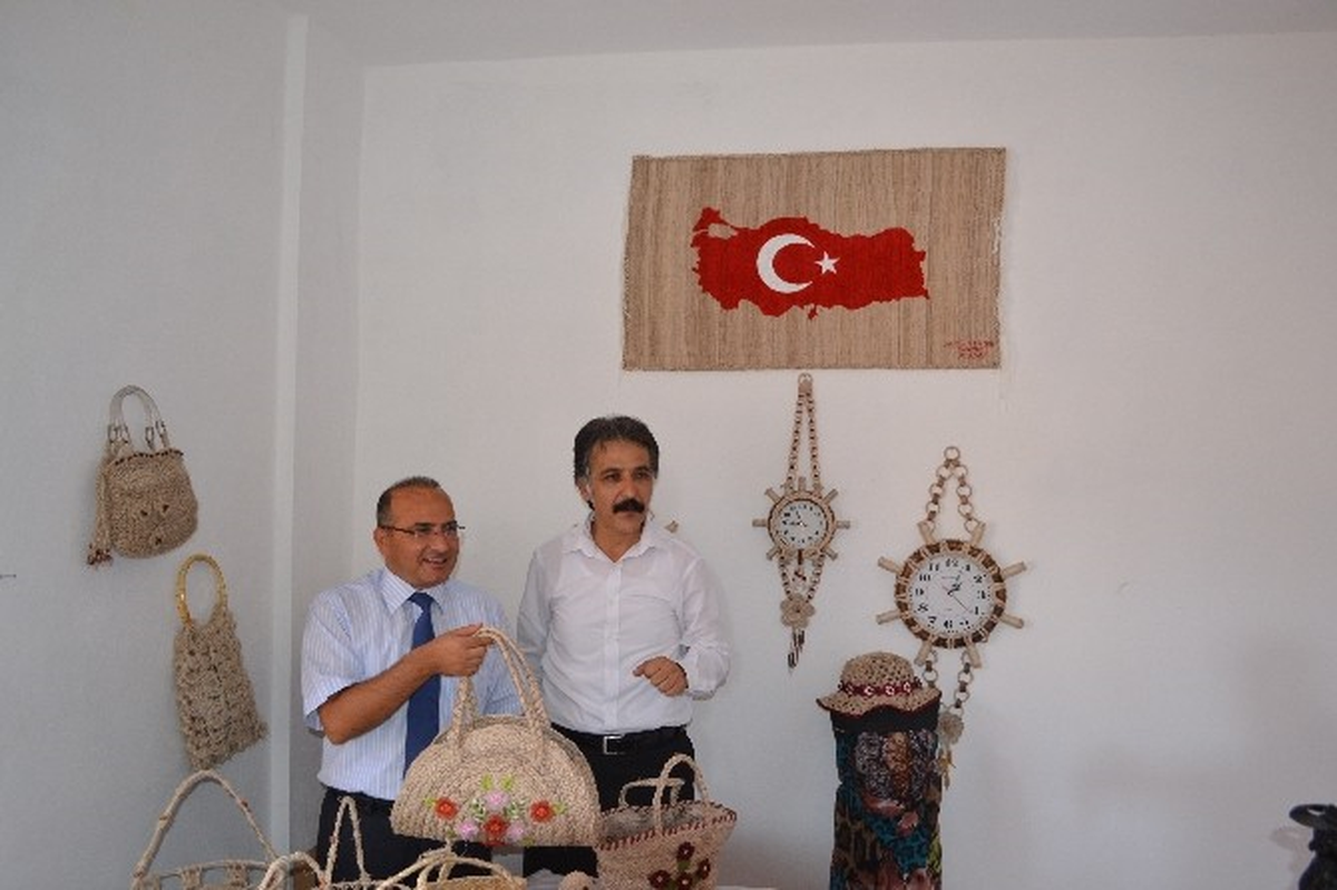 Başbakan Erdoğan\'a Muz Lifinden Dokunmuş Türk Bayrağı Hediye Edilecek