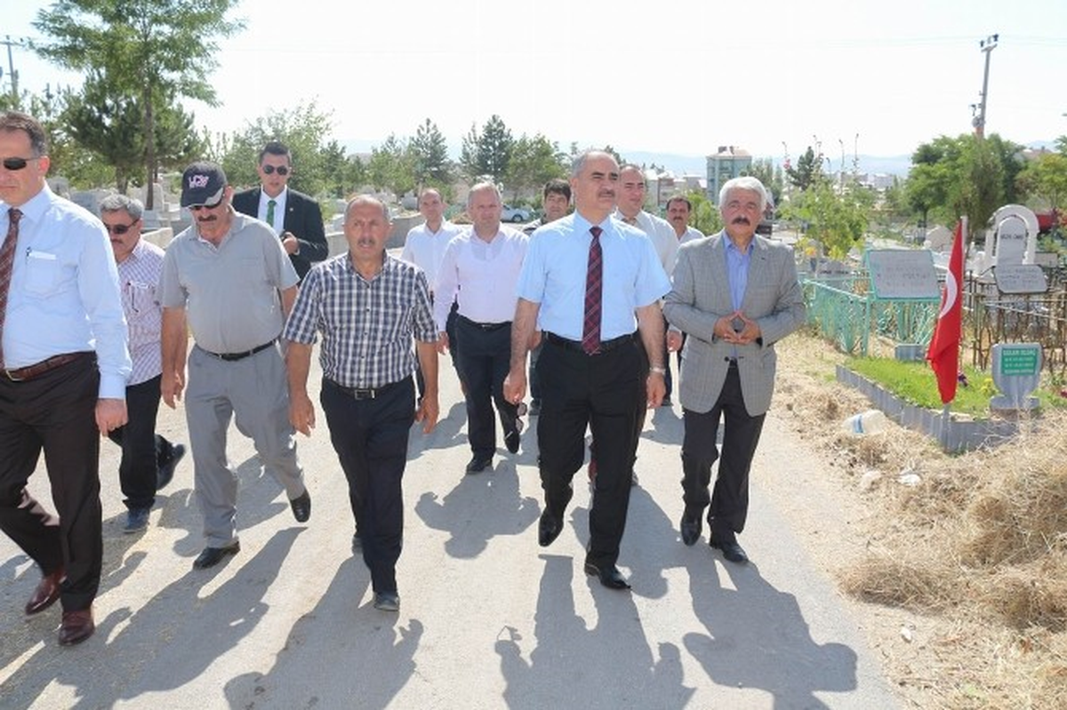 Başkan Aydın, Mezarlıkta Yürütülen Çalışmaları İnceledi