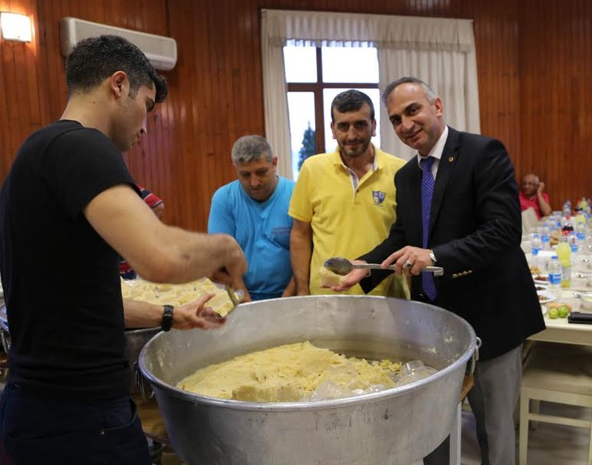 Başkan Yılmazer Personeli İle İftarda Bir Araya Geldi