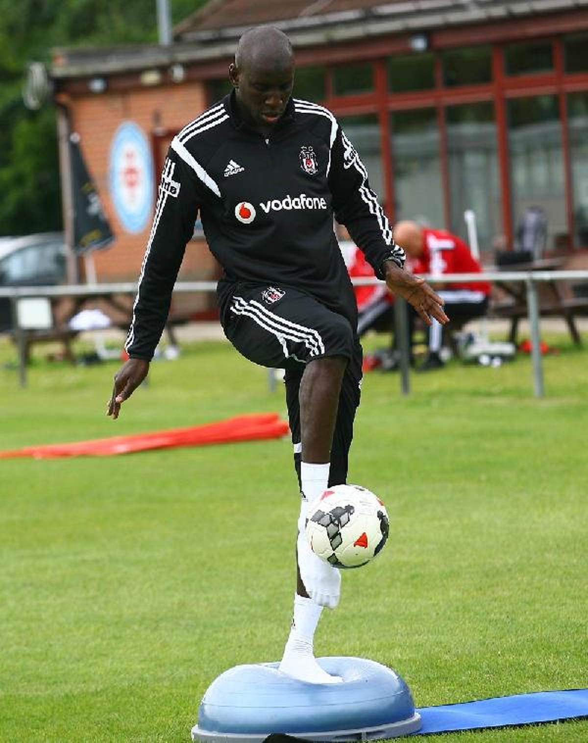 Beşiktaş\'ta Demba Ba İlk İdmanına Çıktı