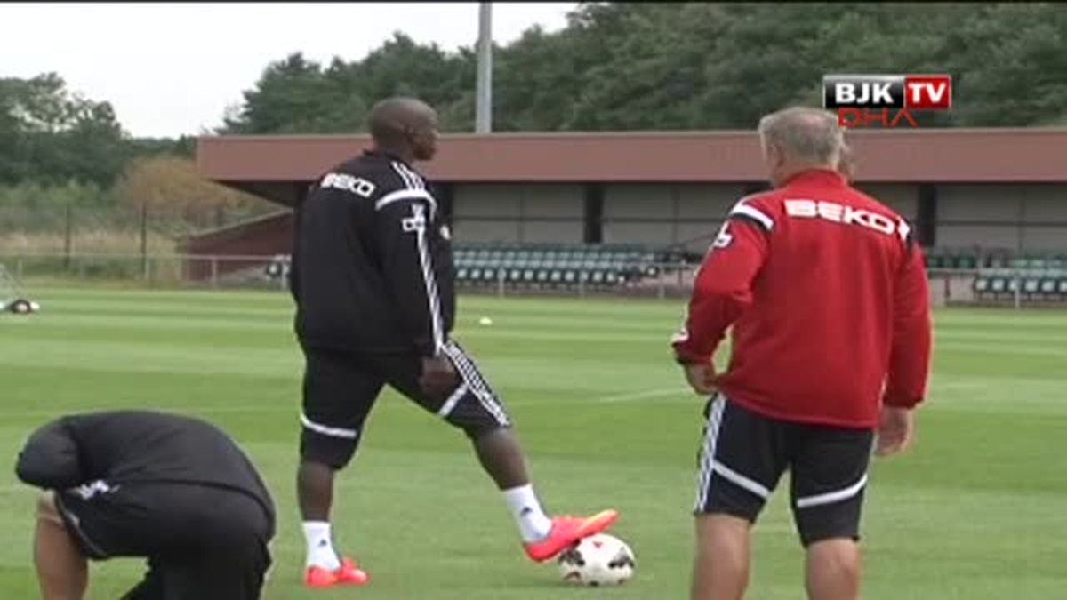 Beşiktaş\'ta Demba Ba İlk İdmanına Çıktı
