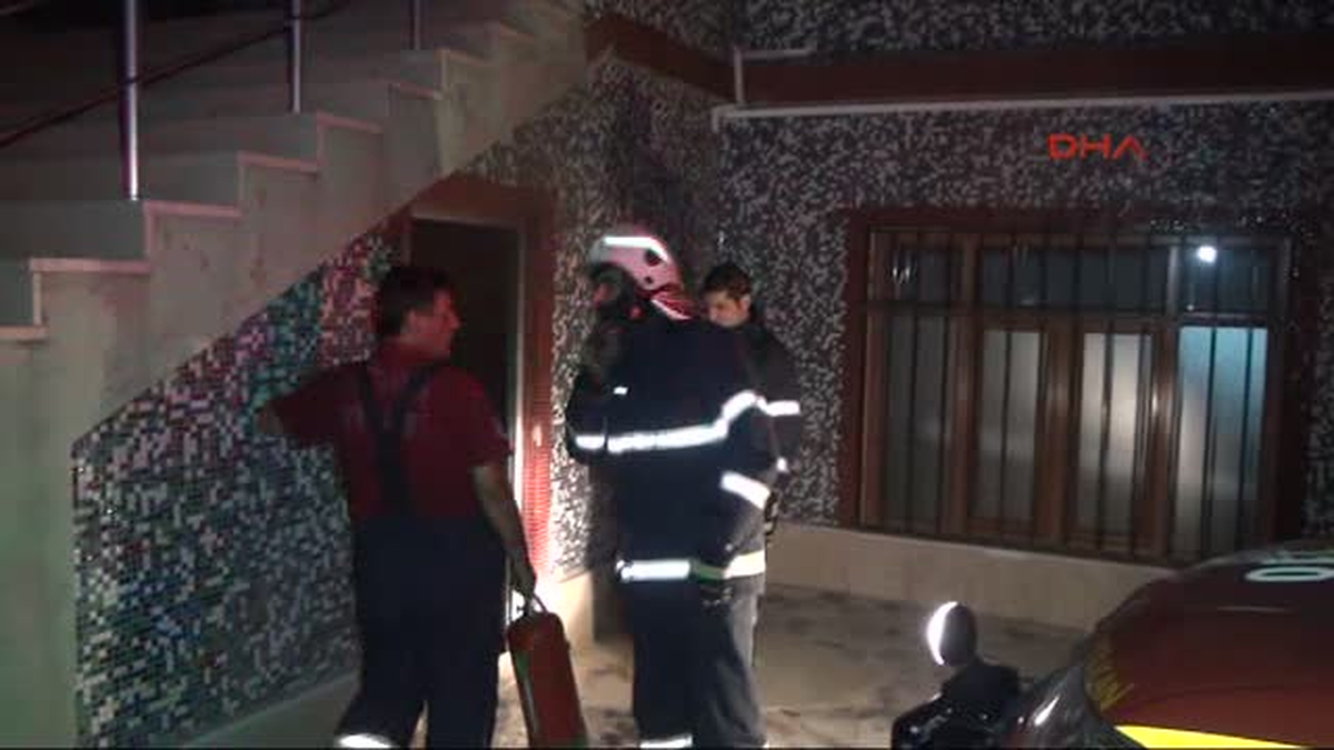 Camide Trafo Patladı, Cemaat Namazı Yarıda Bırakıp Kaçtı