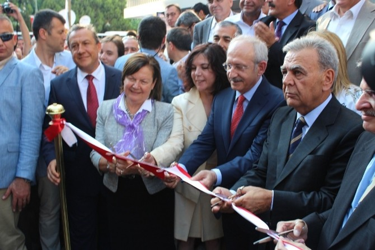 CHP Lideri Kılıçdaroğlu Türkiye\'nin En Büyük Tam Otomatik Otoparkını Açtı