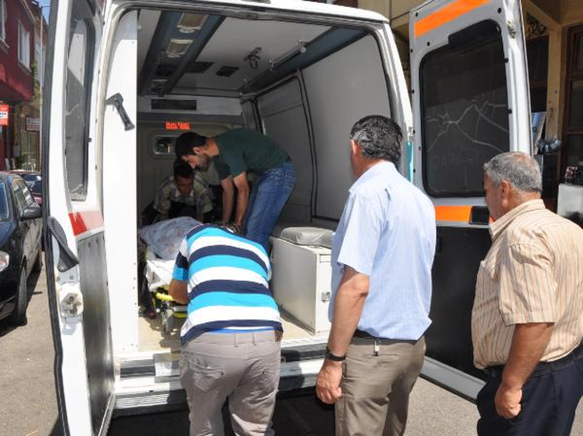 Diyalize, Minibüs Bagajında Taşınıyor (2)