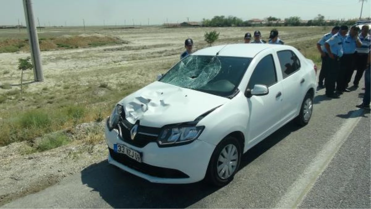 Konya\'da Dur İhtarına Uymayan Otomobil Polise Çarptı