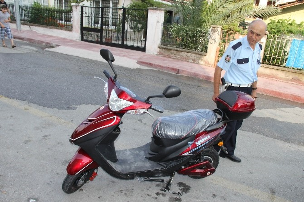 Elektrikli Bisiklet Devrildi: 2 Yaralı