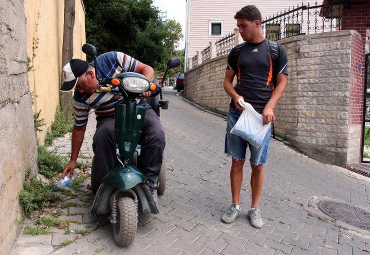 Engelli Madenci, Engelliler İçin Kapak Topluyor