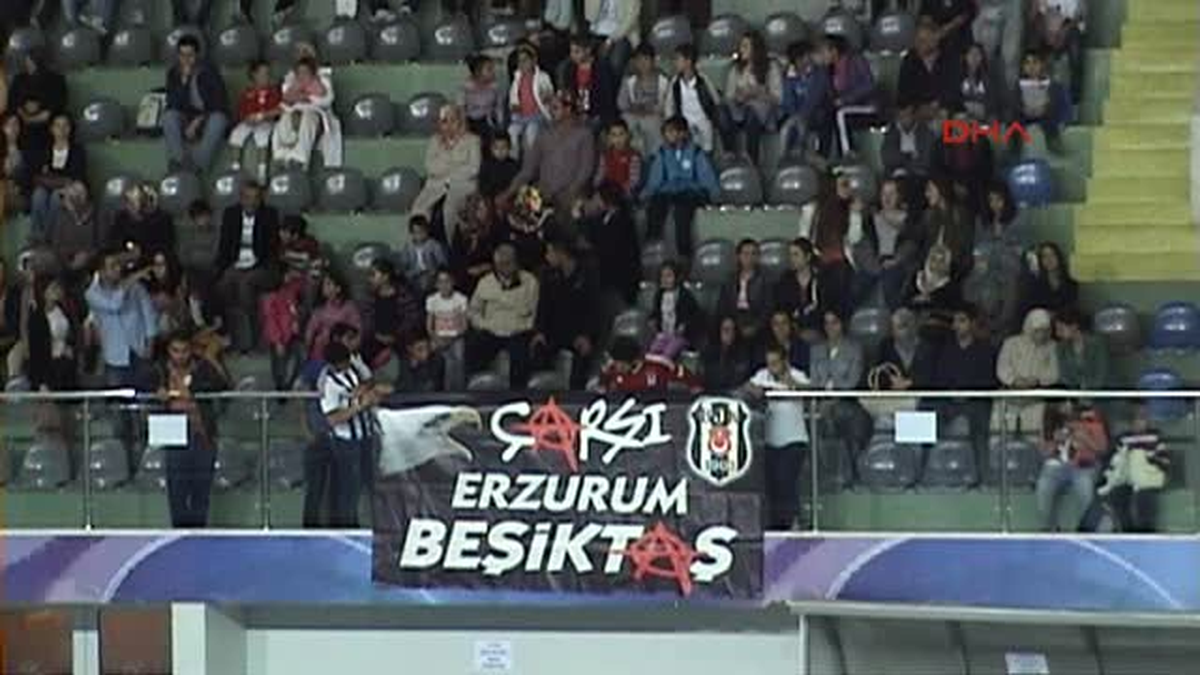 Erzurum\'da Buz Pateni Gösterileri Hayran Bıraktı