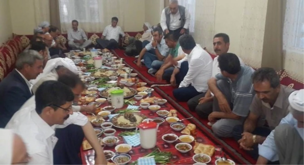 Diyarbakır\'da Fırat Anlı ve Eşref Güler, İftar Yemeğine Katıldı