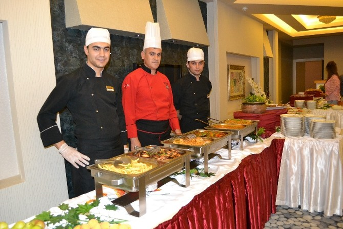 Grand Otel 51 Çeşit Menüsüyle Niğdelileri İftara Bekliyor