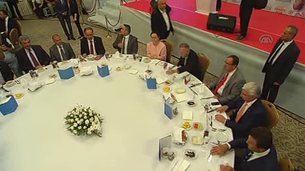 İhsanoğlu: "Türkiye, 76 milyonu kucaklayan bir devlet başkanı istiyor" -