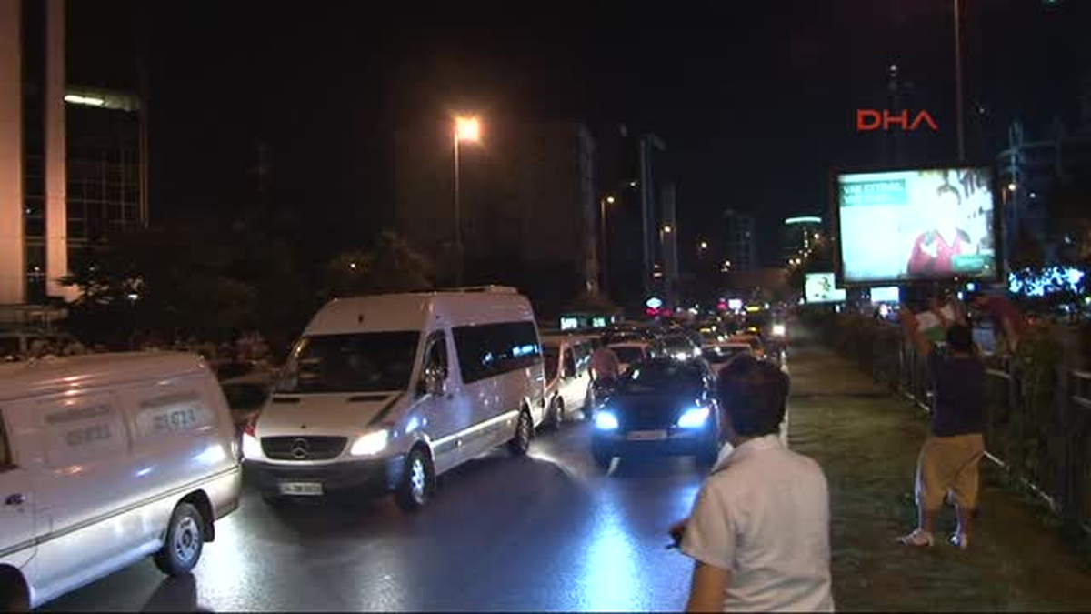 İstanbul\'da İsrail Başkonsolosluğu Önünde Filistine Destek Protestosu